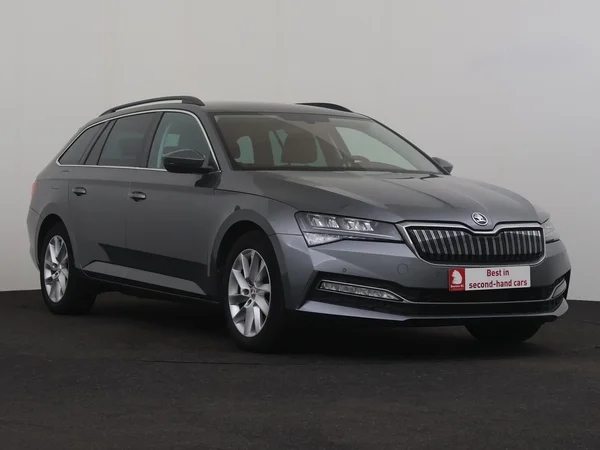 SKODA Superb (2022) — foto 26 van 31