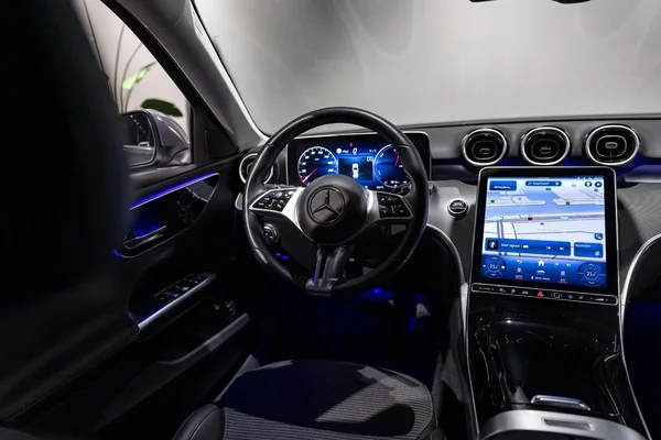 Mercedes-Benz C-Klasse (2023) — foto 14 van 32