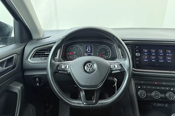 Volkswagen T-Roc (2019) — foto 2 van 21