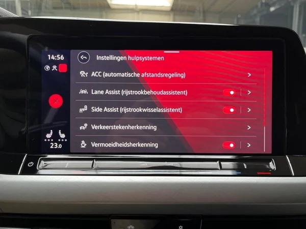 VOLKSWAGEN Golf VIII SW (2024) — foto 8 van 22