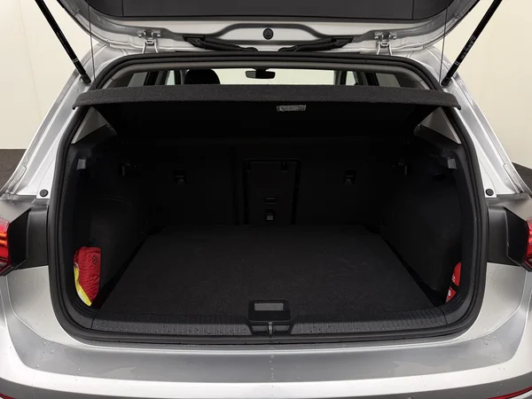 VOLKSWAGEN Golf (2024) — foto 8 van 28
