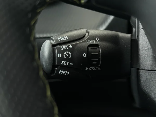 PEUGEOT 208 (2022) — foto 9 van 31