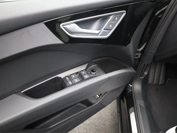 AUDI Q4 e-tron (2025) — foto 6 van 22