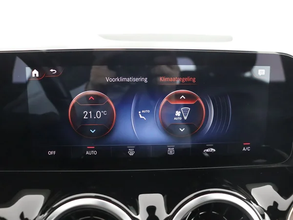 MERCEDES GLA 250 (2022) — foto 17 van 31