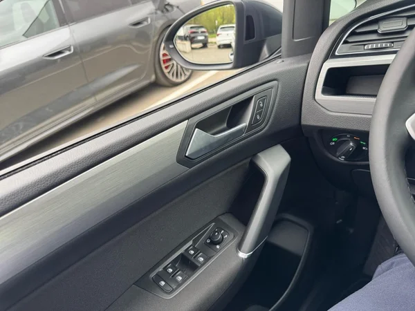 VOLKSWAGEN Touran (2025) — foto 7 van 24