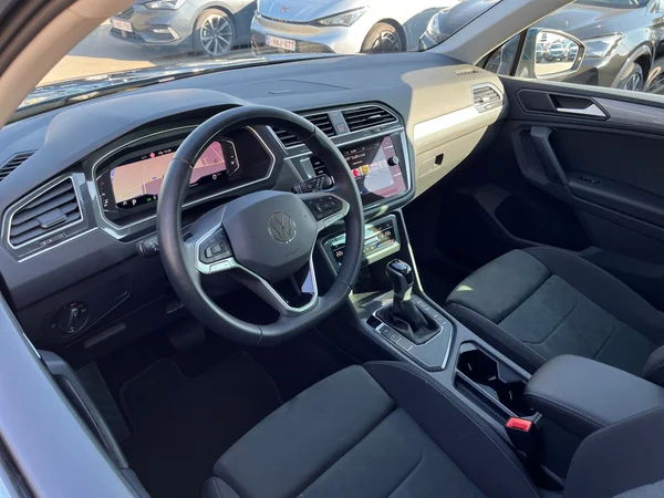 VOLKSWAGEN Tiguan (2025) — foto 7 van 24
