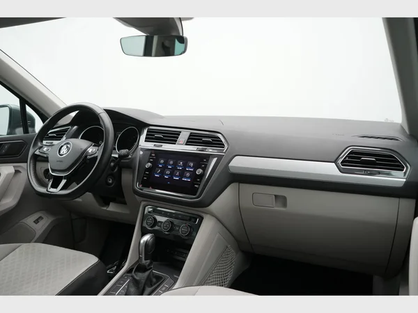VOLKSWAGEN Tiguan (2017) — foto 21 van 27