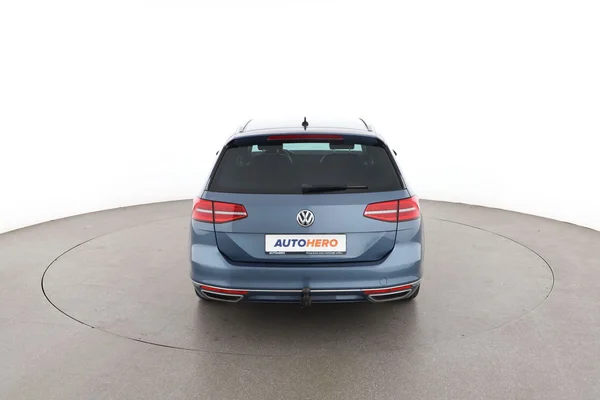 Volkswagen Passat (2017) — foto 11 van 16