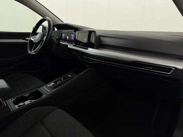 VOLKSWAGEN Golf (2024) — foto 3 van 28