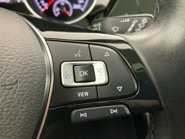 VOLKSWAGEN Touran (2020) — foto 19 van 36