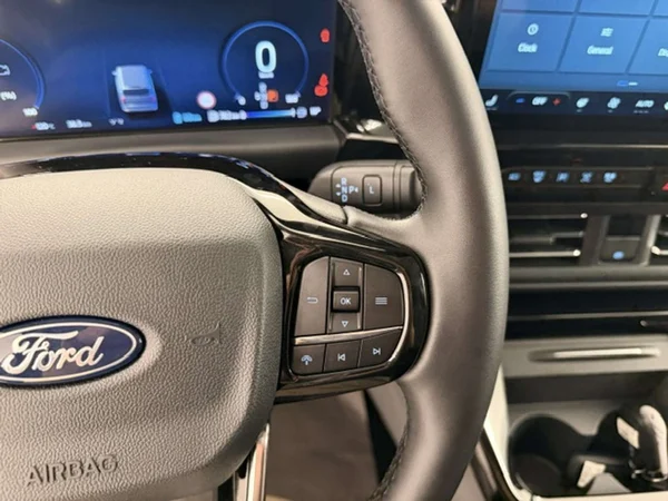 Ford Tourneo Custom — foto 13 van 24