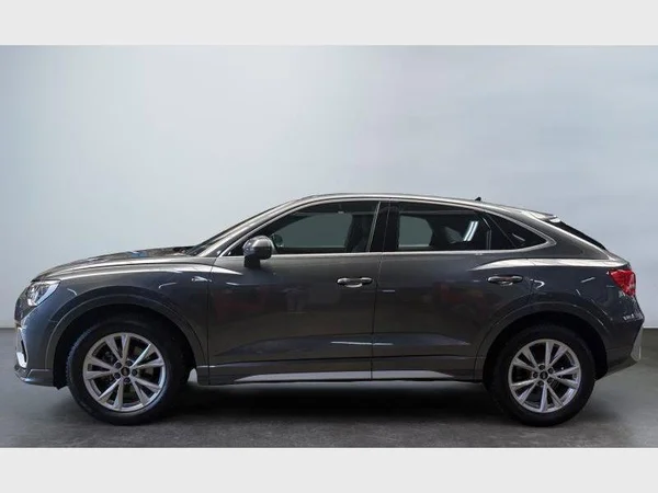 Audi Q3 Sportback (2021) — foto 20 van 25