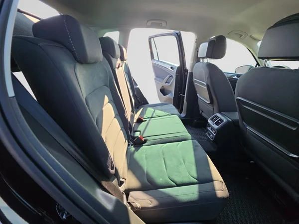 VOLKSWAGEN Tiguan (2019) — foto 11 van 24