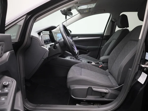 Volkswagen Golf (2021) — foto 3 van 37