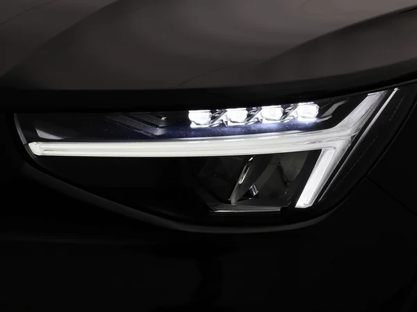 Volvo XC40 (2023) — foto 8 van 45