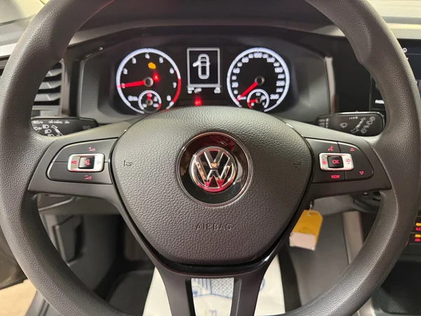Volkswagen Polo (2018) — foto 6 van 28