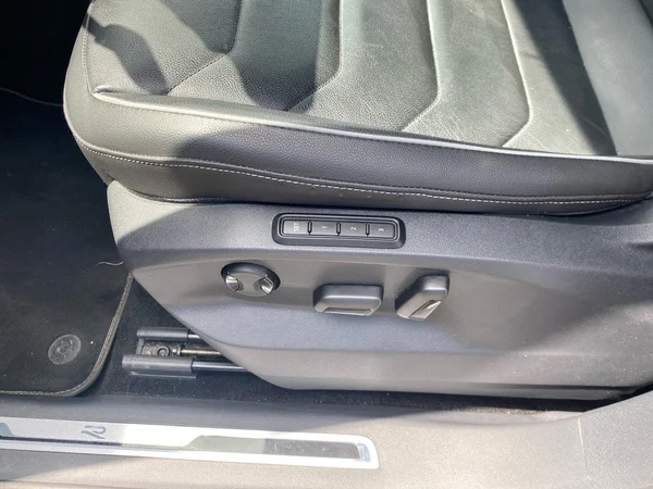 VOLKSWAGEN Tiguan (2023) — foto 8 van 19