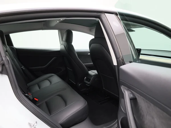Tesla Model 3 (2022) — foto 28 van 40