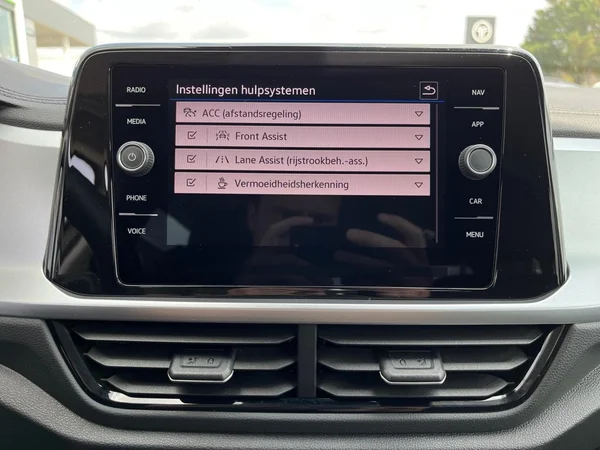 VOLKSWAGEN T-Roc (2023) — foto 6 van 20
