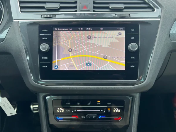 VOLKSWAGEN Tiguan (2022) — foto 5 van 24