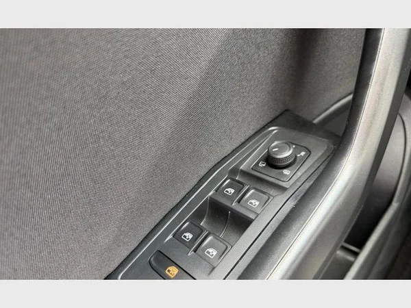 Volkswagen T-Roc (2022) — foto 14 van 27