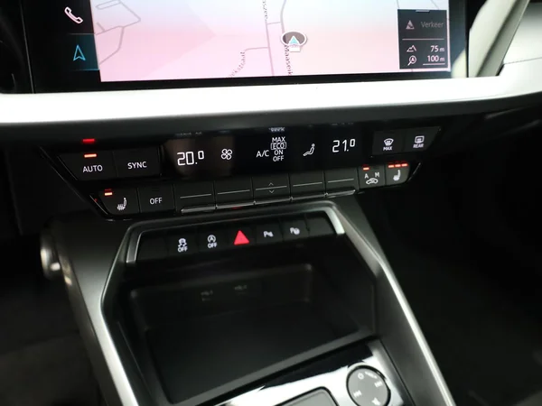 AUDI A3 Sportback (2023) — foto 9 van 21