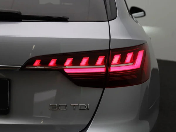 Audi A4 (2023) — foto 32 van 45