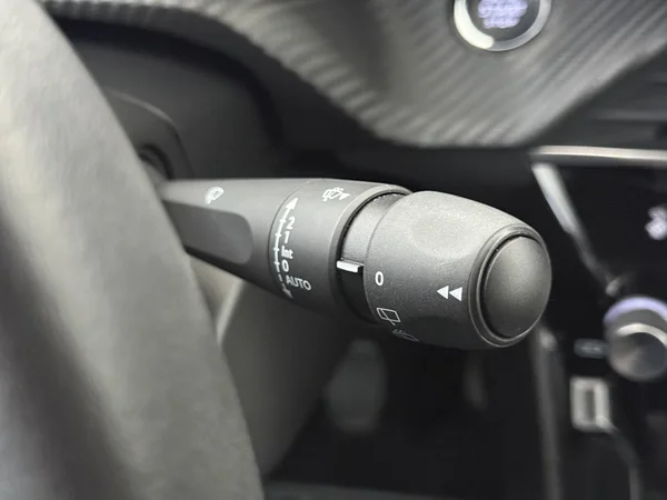 PEUGEOT 208 (2023) — foto 17 van 27