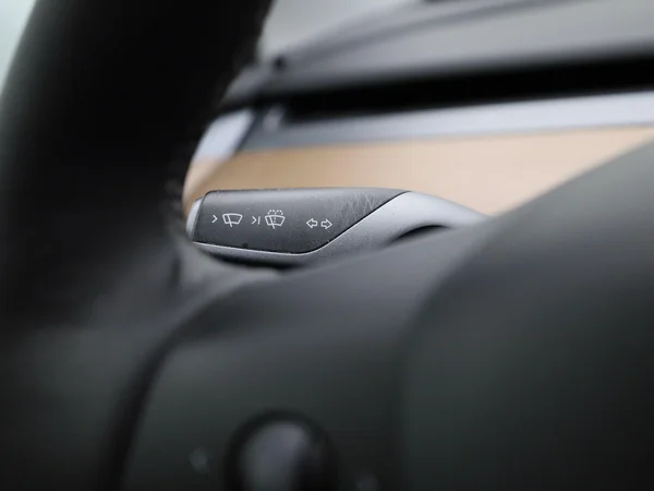 Tesla Model Y (2024) — foto 17 van 46