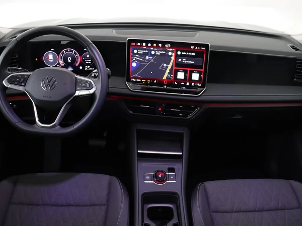 VOLKSWAGEN Tiguan (2025) — foto 15 van 18