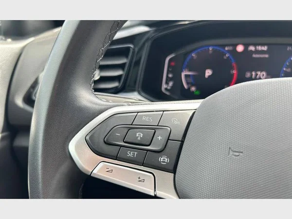 Volkswagen T-Roc (2023) — foto 13 van 29