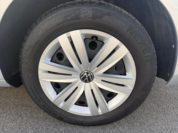 VOLKSWAGEN Touran (2021) — foto 10 van 21