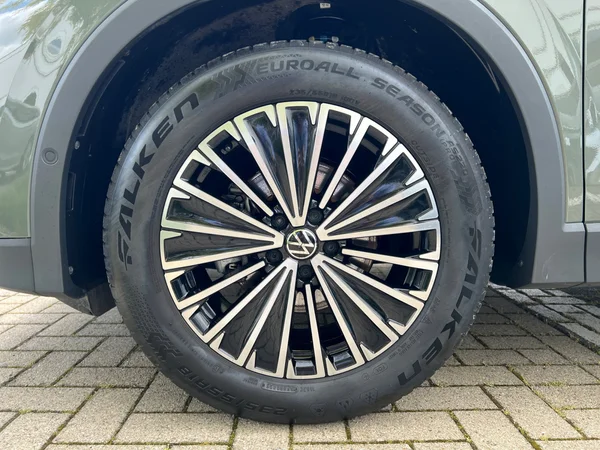 VOLKSWAGEN Tiguan (2025) — foto 3 van 24