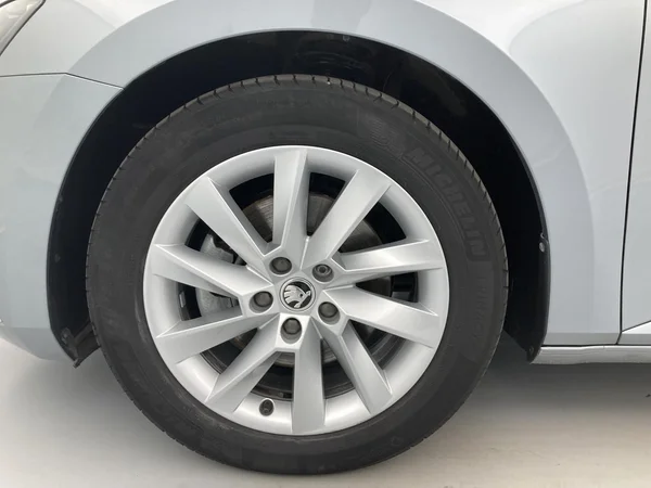 SKODA Superb SW PHEV (2020) — foto 5 van 36