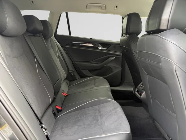 VOLKSWAGEN Passat SW (2025) — foto 11 van 24