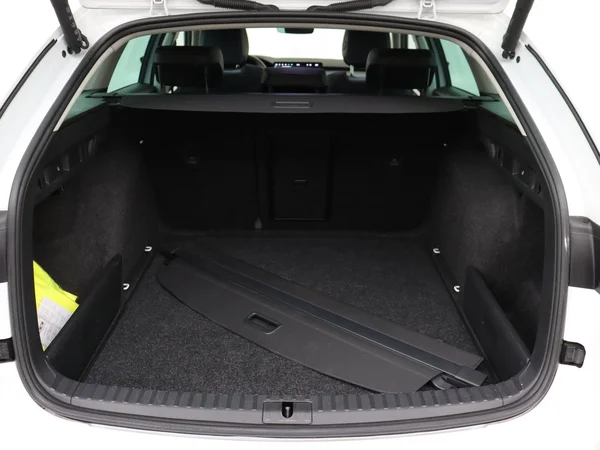 SKODA Octavia Combi (2024) — foto 6 van 19