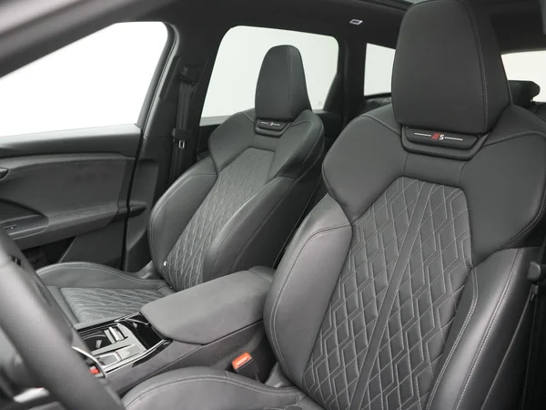 AUDI Q6 e-tron (2025) — foto 40 van 40
