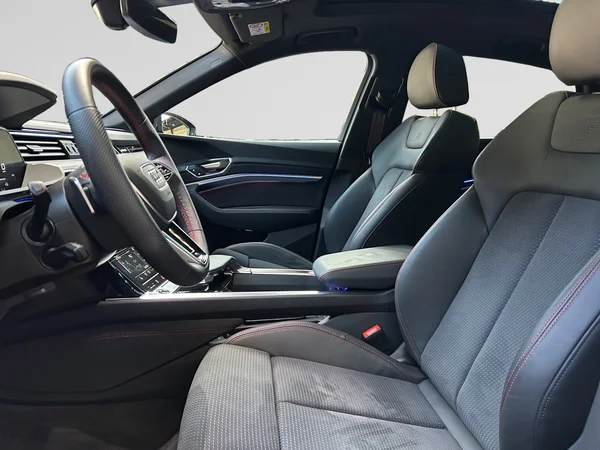 AUDI Q8 e-tron Sportback (2025) — foto 16 van 20