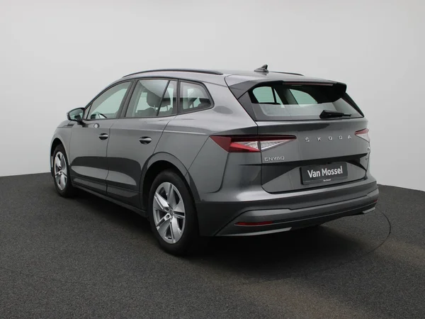 Škoda Enyaq iV (2023) — foto 12 van 37