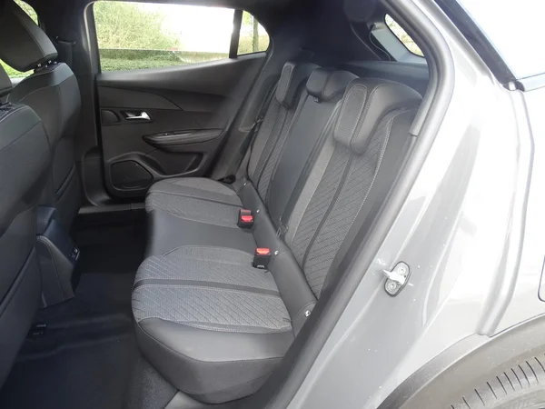 Peugeot e-2008 (2025) — foto 7 van 23