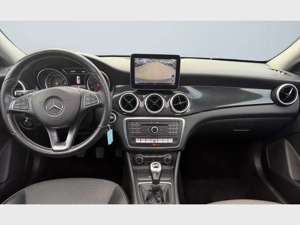 Mercedes-Benz CLA 180 (2019) — foto 25 van 25
