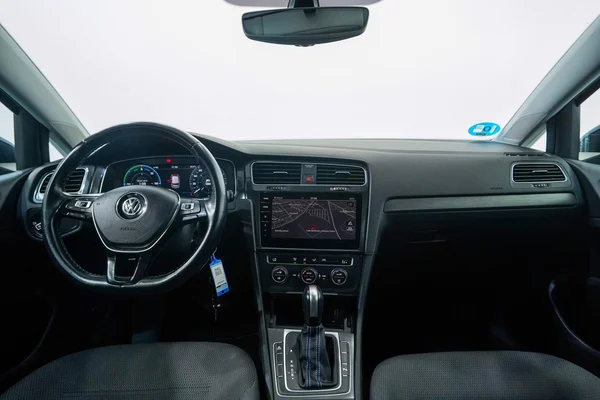 Volkswagen E-Golf (2019) — foto 4 van 75