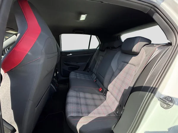VOLKSWAGEN Golf VIII GTI (2024) — foto 10 van 24