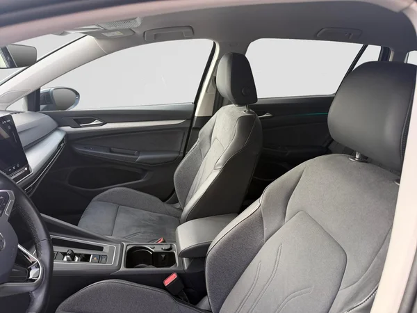 VOLKSWAGEN Golf VIII SW (2024) — foto 3 van 22