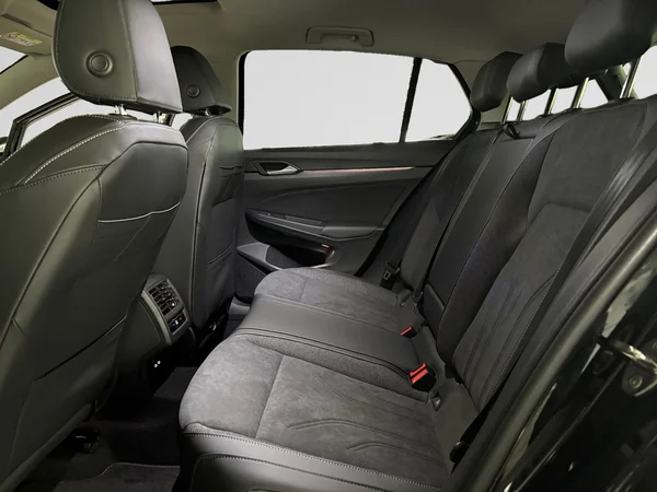 VOLKSWAGEN Golf VIII eHybrid (PHEV) (2025) — foto 6 van 24