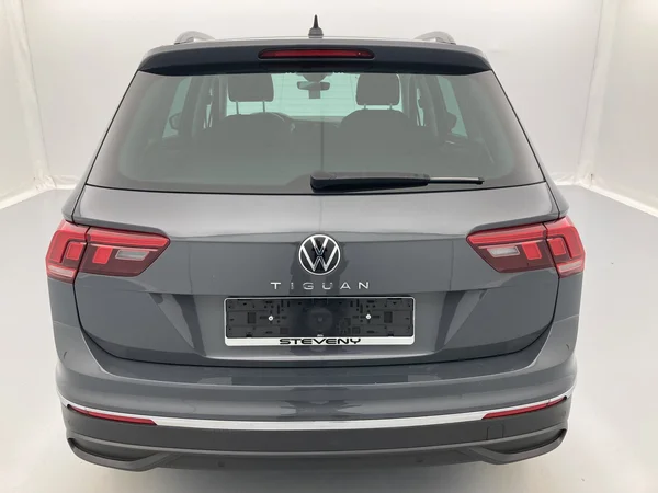 VOLKSWAGEN Tiguan (2022) — foto 11 van 36