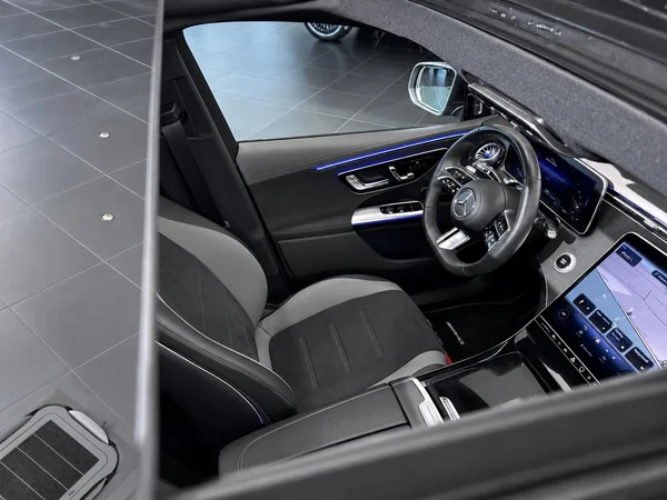 Mercedes-Benz EQE (2024) — foto 8 van 26