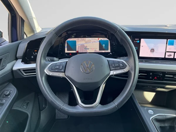 VOLKSWAGEN Golf VIII SW (2024) — foto 2 van 22