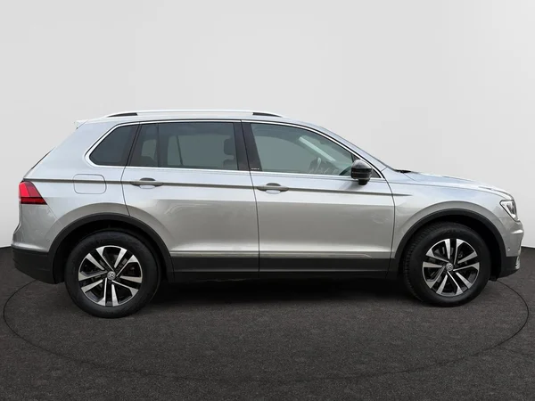 VOLKSWAGEN Tiguan (2020) — foto 22 van 24