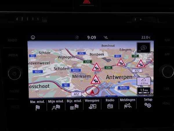 VOLKSWAGEN Golf (2018) — foto 10 van 26